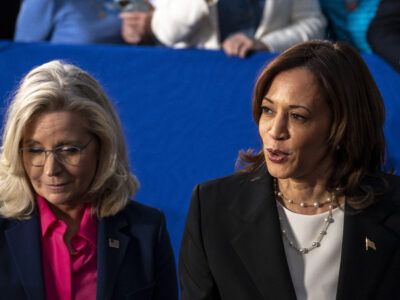 Former congresswoman Liz Cheney, left, and Vice President Kamala Harris, right, attend a campaign event at Ripon College in Ripon, Wis., on Thursday, Oct. 3. MUST CREDIT: Joel Angel Juarez for The Washington Post